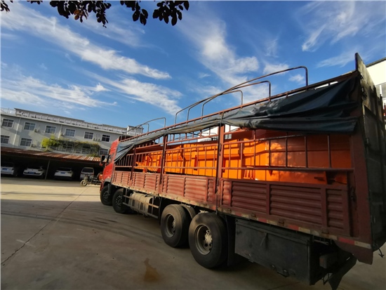 欒川白土三臺梭式礦車發貨